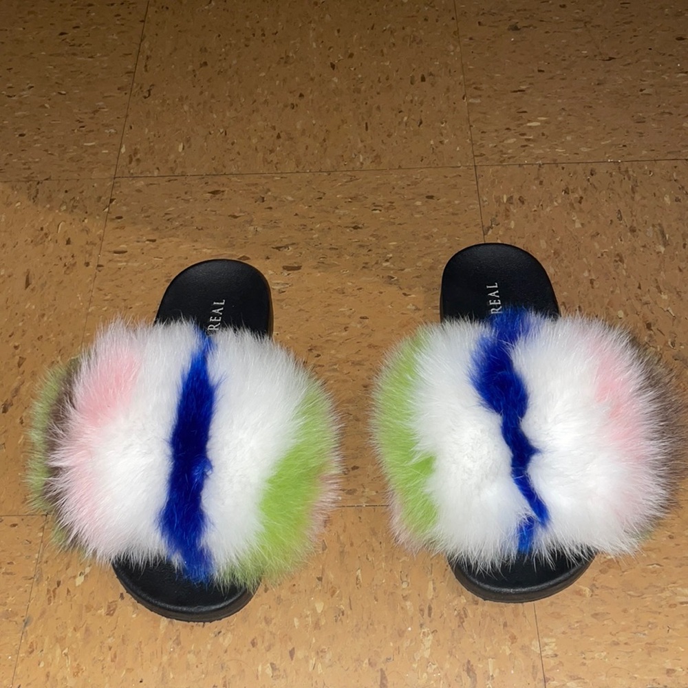 Gsuwoo Fur slides